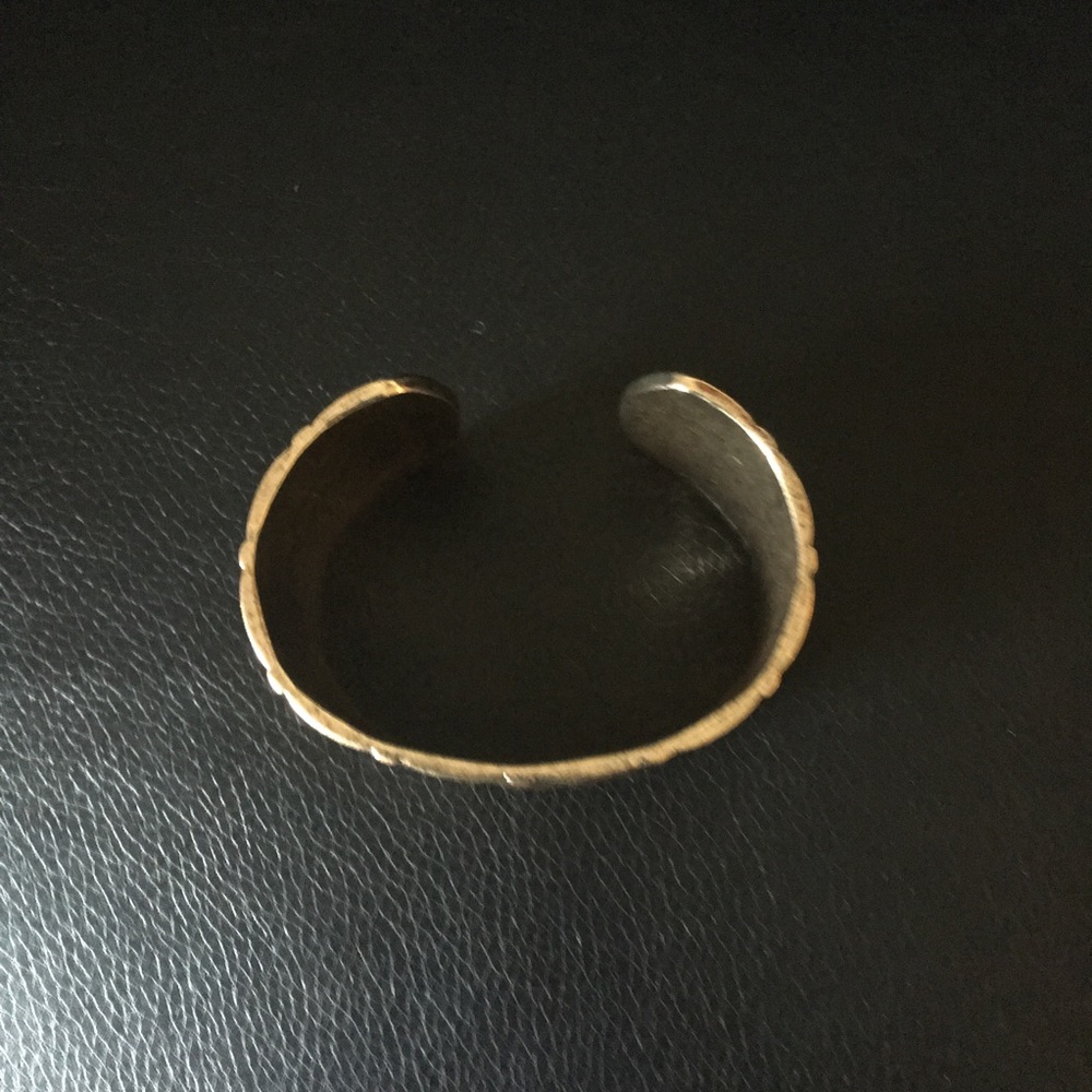 Cuff bracelets - Picture 2 of 4